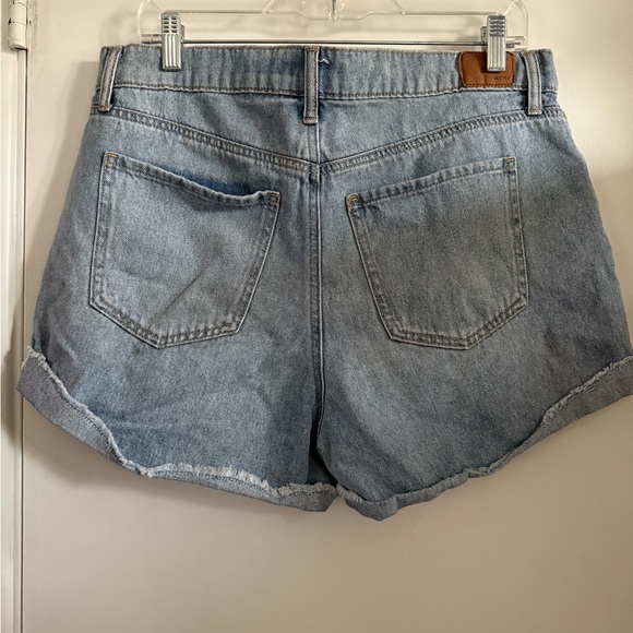 Aero Women's Light Blue Jean Mom Shorts, Size 12 - Picture 2 of 5